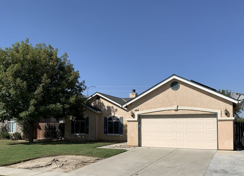 1398 Peachwood St in Lemoore, CA - Building Photo