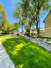 Sunridge Townhomes in Fresno, CA - Foto de edificio - Building Photo