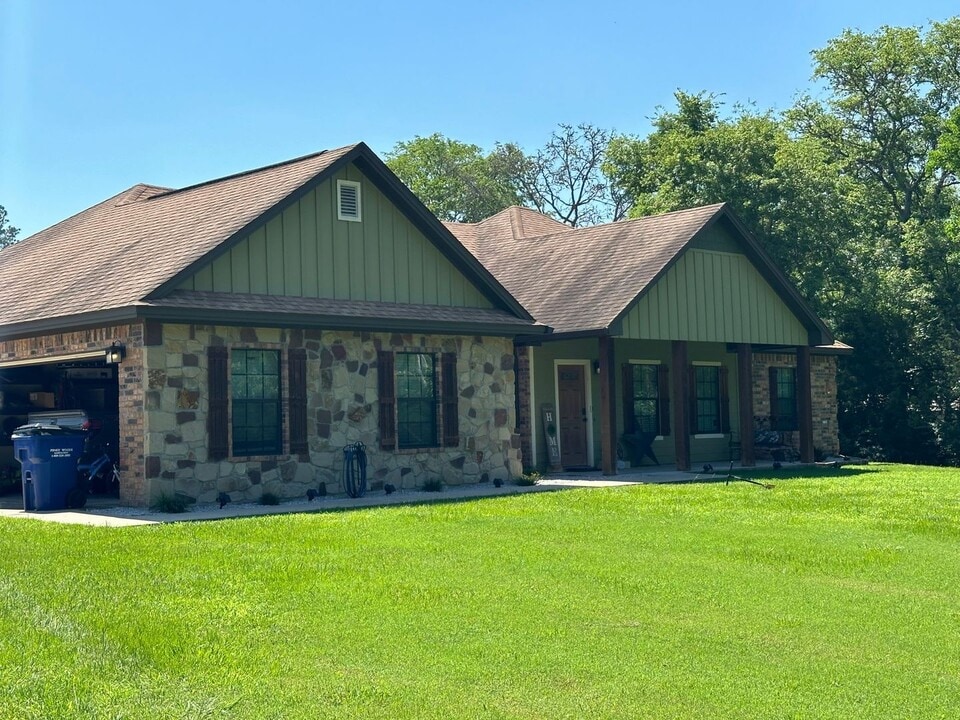 885 Box Car Rd in Lufkin, TX - Building Photo