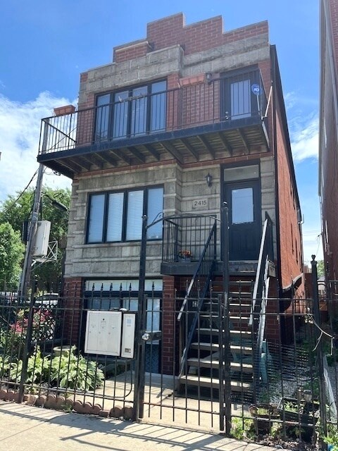 2415 W Harrison St in Chicago, IL - Building Photo