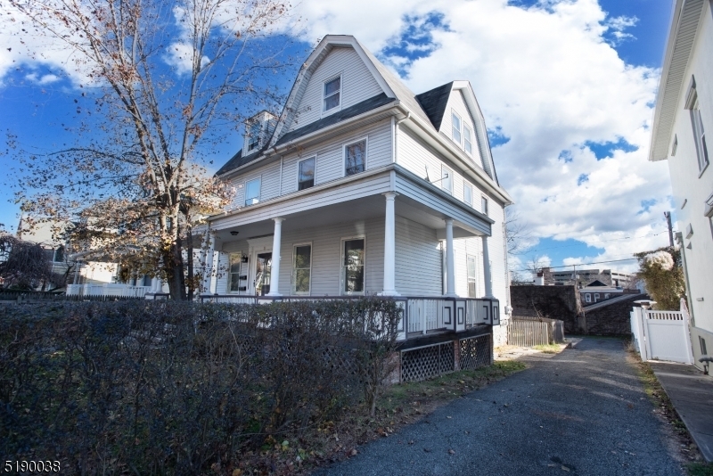 31 Cloverhill Pl in Montclair, NJ - Foto de edificio