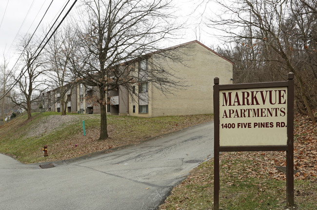 Markvue in North Huntingdon, PA - Foto de edificio - Building Photo