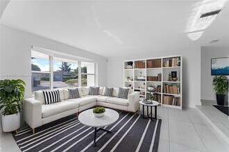 9621 SW 58th St in Miami, FL - Building Photo - Building Photo