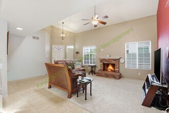 1362 W Windrift Way in Gilbert, AZ - Building Photo - Building Photo