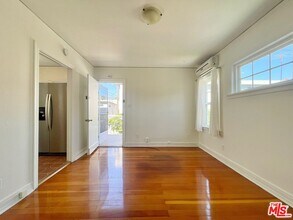 521 Kings Rd in West Hollywood, CA - Foto de edificio - Building Photo