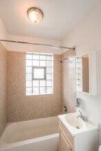 3242 N Pulaski Rd, Unit #19 in Chicago, IL - Foto de edificio - Building Photo