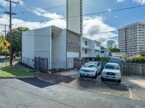 1651 Mott-Smith Dr in Honolulu, HI - Building Photo - Building Photo