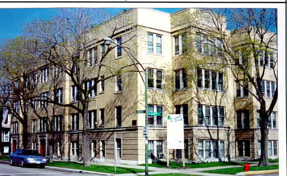 2206 W Winnemac in Chicago, IL - Building Photo