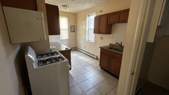 108 Orleans St, Unit 1 Apartamentos