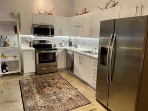 444 NE 30th St, Unit 1006 in Miami, FL - Building Photo - Building Photo