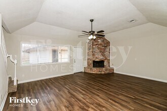 5131 Whittier Oaks Dr, Unit 2 in Friendswood, TX - Building Photo - Building Photo