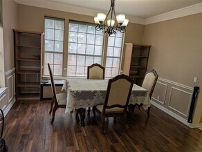 9910 Jasmine Creek Dr in Austin, TX - Building Photo - Building Photo