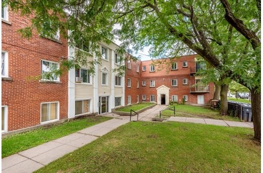 140-160 Benoit in Montréal, QC - Building Photo