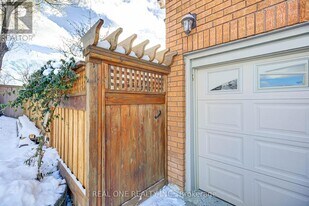 2 Grittani Ln in Toronto, ON - Building Photo