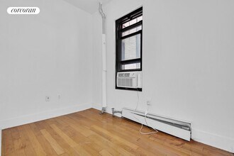 145 Borinquen Pl in Brooklyn, NY - Foto de edificio - Building Photo