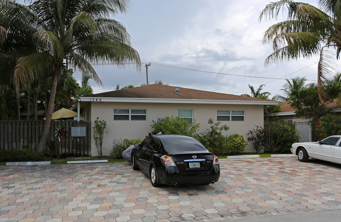 1348 Holly Heights Dr in Fort Lauderdale, FL - Building Photo