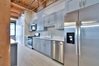 11 E Illinois St in Chicago, IL - Building Photo - Building Photo