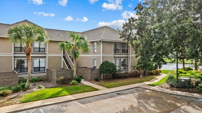property at 911 Harbour Point Ln