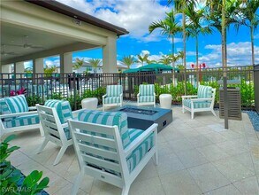 20304 Estero Xing Blvd in Estero, FL - Foto de edificio - Building Photo