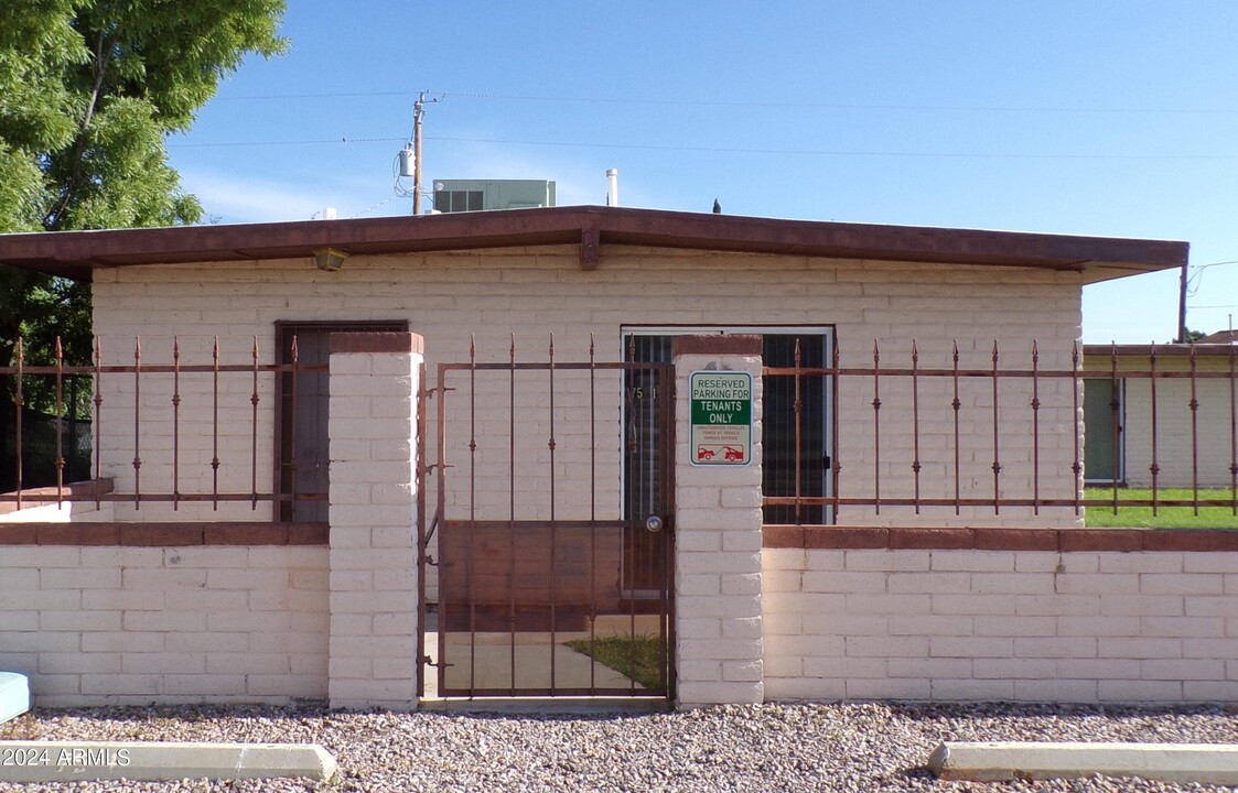 75 E Jennifer Ln in Sierra Vista, AZ - Building Photo