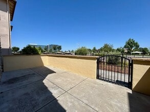 116 Naples Pl in Roseville, CA - Foto de edificio - Building Photo
