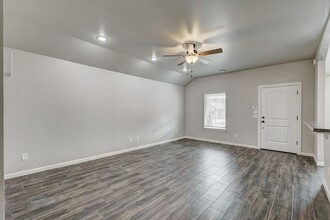 5809 Goldfinger Rd in Oklahoma City, OK - Foto de edificio - Building Photo
