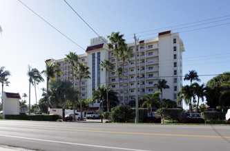 Sun Caper Condos in Ft. Myers, FL - Building Photo - Building Photo