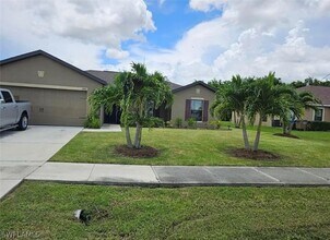 1206 Trafalgar Pkwy in Cape Coral, FL - Building Photo - Building Photo