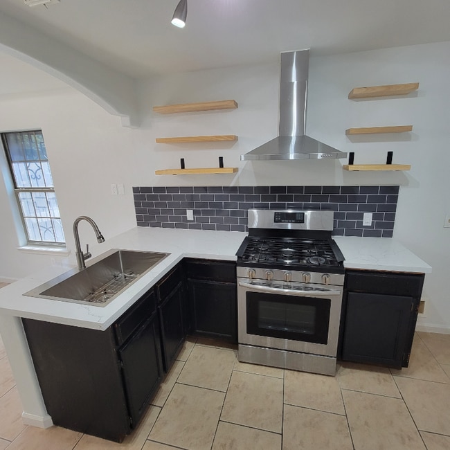 3114 Cuernavaca Dr in Laredo, TX - Building Photo - Building Photo