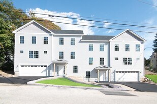 575 Hall St in Manchester, NH - Building Photo