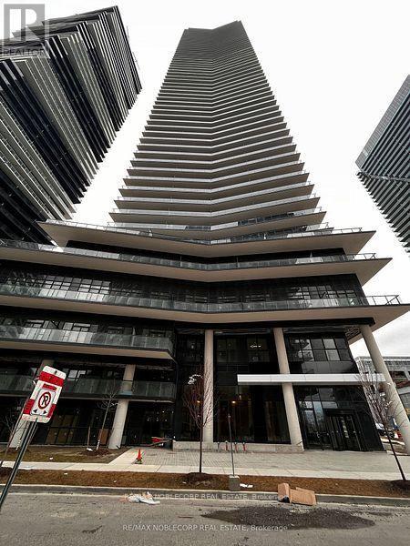 38 Annie Craig Dr in Toronto, ON - Building Photo