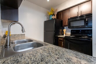Residence at The Heights in Houston, TX - Foto de edificio - Interior Photo