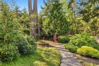 9165 Burlingame Ct NE in Bainbridge Island, WA - Building Photo - Building Photo