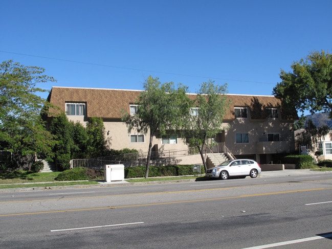 3709 W Victory Blvd in Burbank, CA - Foto de edificio - Building Photo