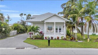 3204 Karen Dr in Naples, FL - Building Photo