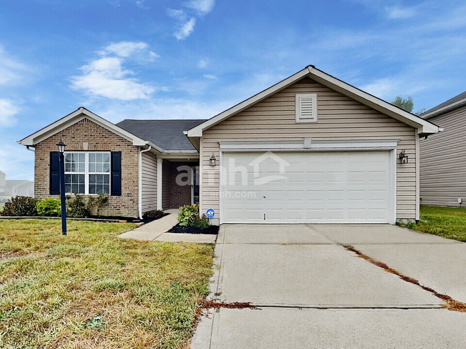 1438 Dowell St in Greenwood, IN - Building Photo