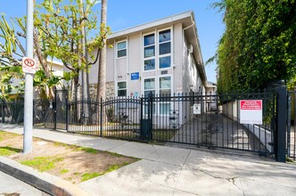 1016 Wilcox Ave in Los Angeles, CA - Building Photo - Building Photo