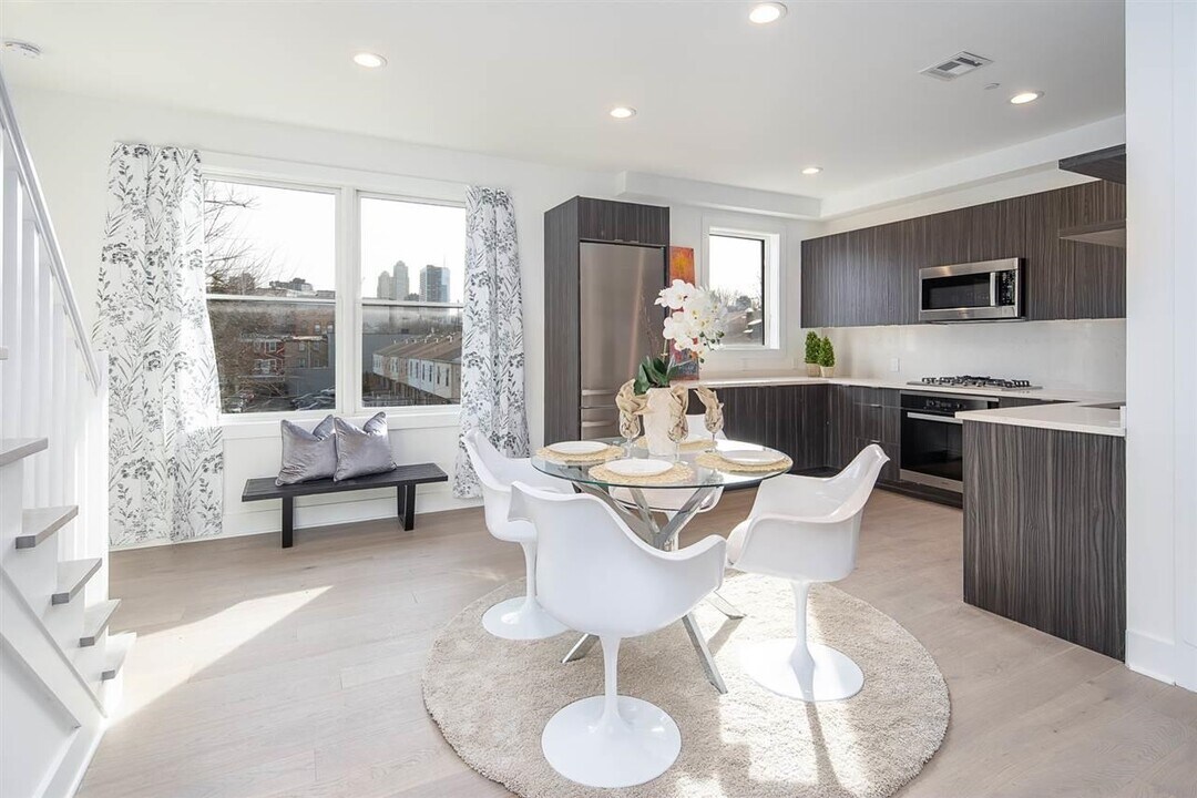 110 Brunswick St in Jersey City, NJ - Building Photo