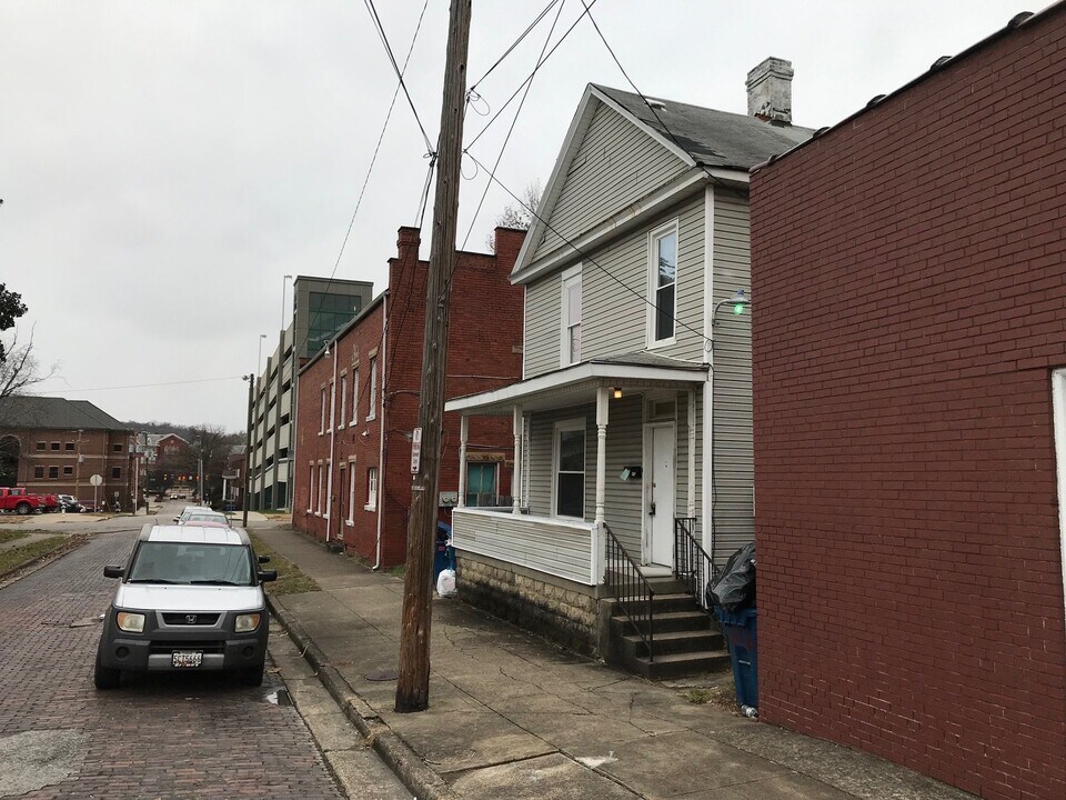 616 John Marshall Dr in Huntington, WV - Foto de edificio