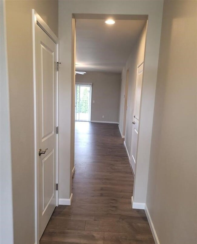 556 Bondgard Ave E in Enumclaw, WA - Building Photo - Building Photo