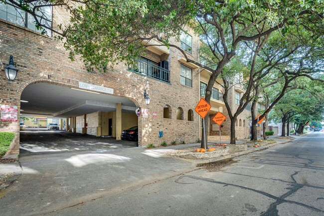 property at 1908 San Antonio St