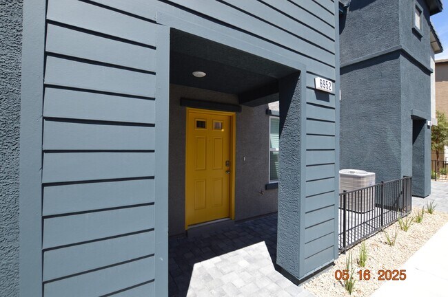 6952 Lynbridge St in Las Vegas, NV - Building Photo - Building Photo