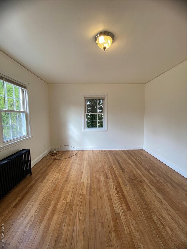 2 George St in Glen Cove, NY - Building Photo - Building Photo