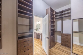 8217 Cabin Springs Ave in Las Vegas, NV - Building Photo - Building Photo