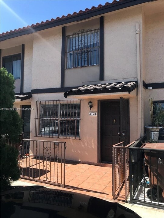 4140 W 11th Ln in Hialeah, FL - Building Photo