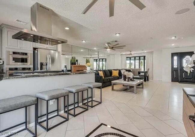 340 Palo Verde Dr in Henderson, NV - Building Photo - Building Photo