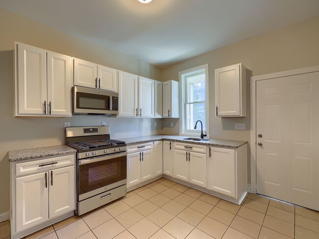 2032 Susquehanna St in Harrisburg, PA - Building Photo - Building Photo