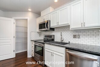 26143 242nd Ct SE in Maple Valley, WA - Building Photo - Building Photo