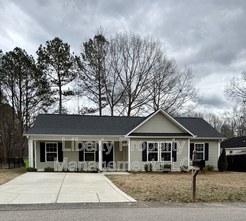 400 MacBeth Dr in Broadway, NC - Building Photo