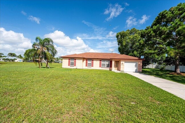 2175 SE Heathwood Cir in Port St. Lucie, FL - Building Photo - Building Photo